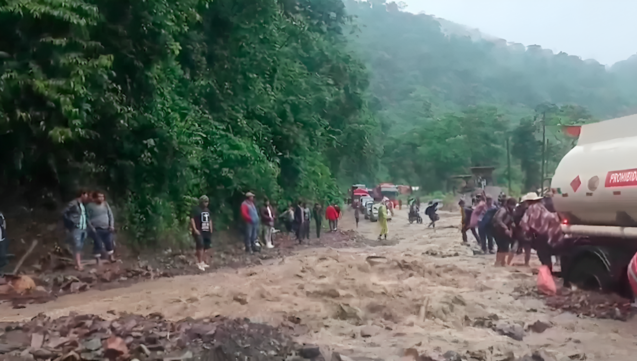 Suspenden viajes entre Cochabamba y Santa Cruz por la ruta nueva debido a los deslizamientos
