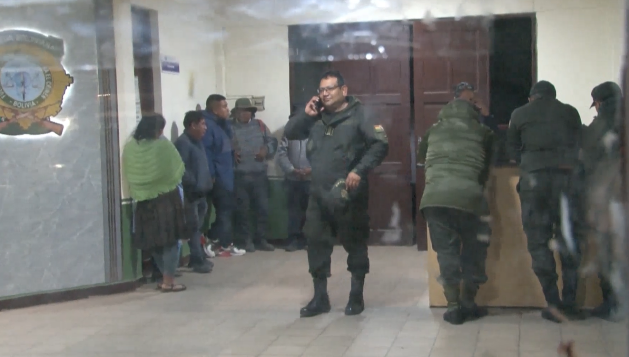 Aprehenden a 15 personas tras el intento de bloqueo en el cruce Tarata