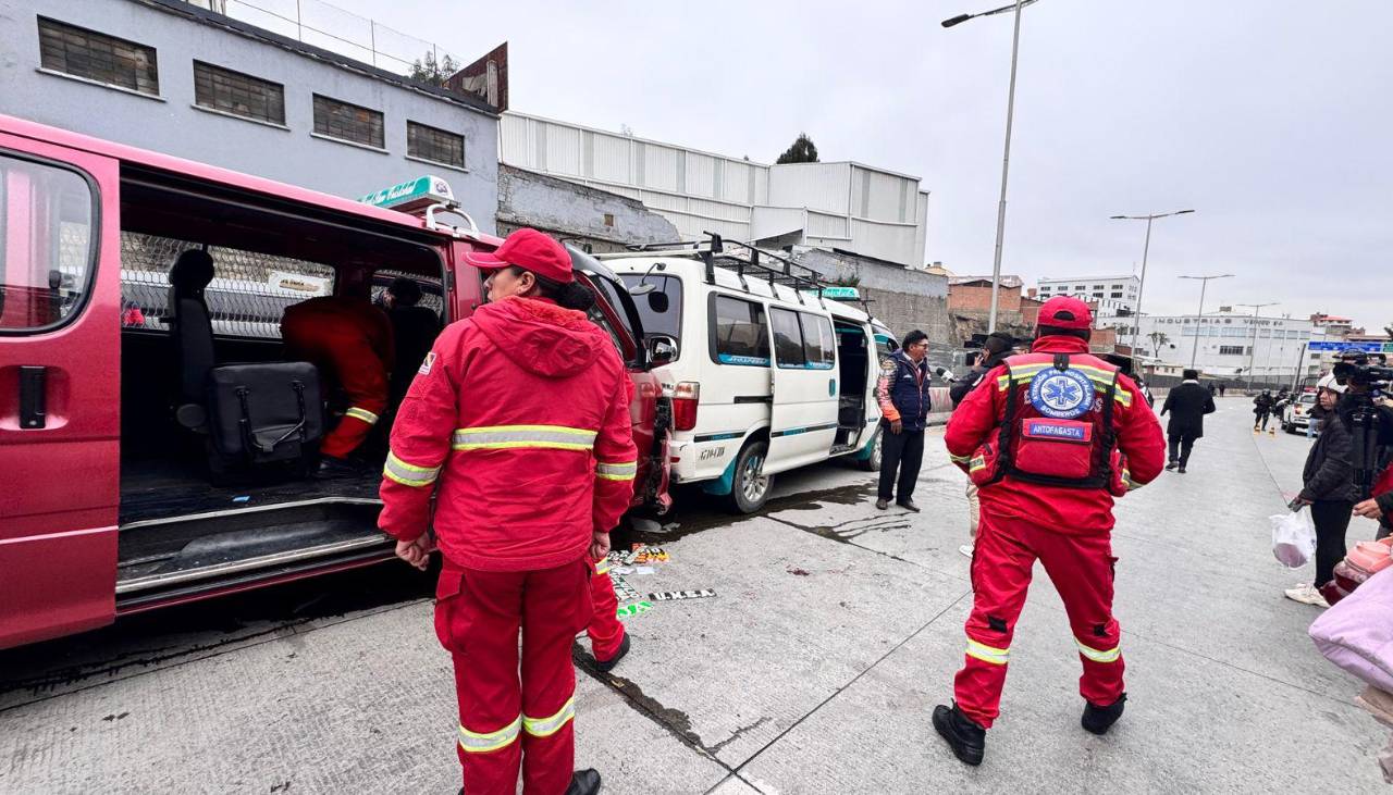 Caos en la autopista: Seguidilla de choques deja al menos tres heridos en La Paz