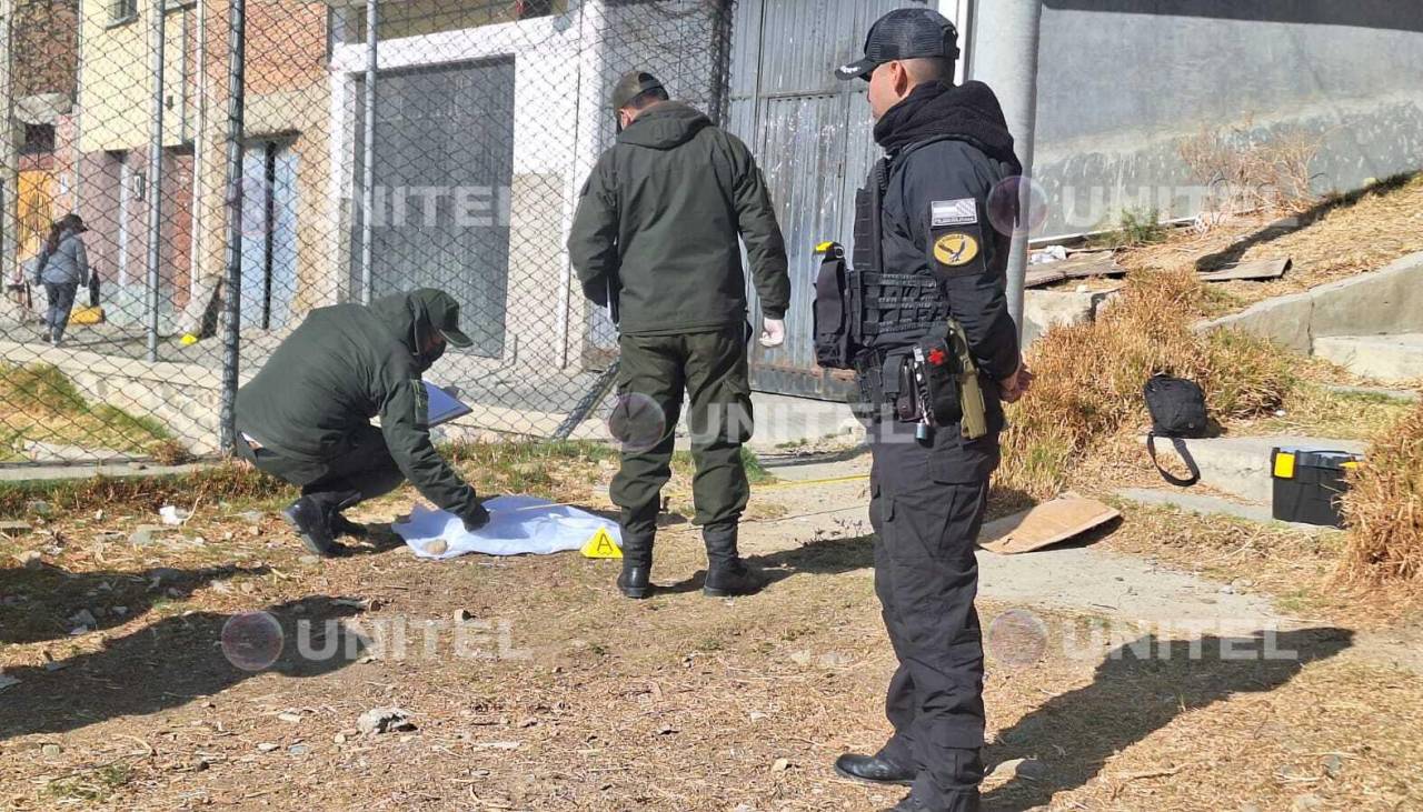 Dentro de una bolsa de plástico, hallan los restos de un recién nacido en un barranco La Paz