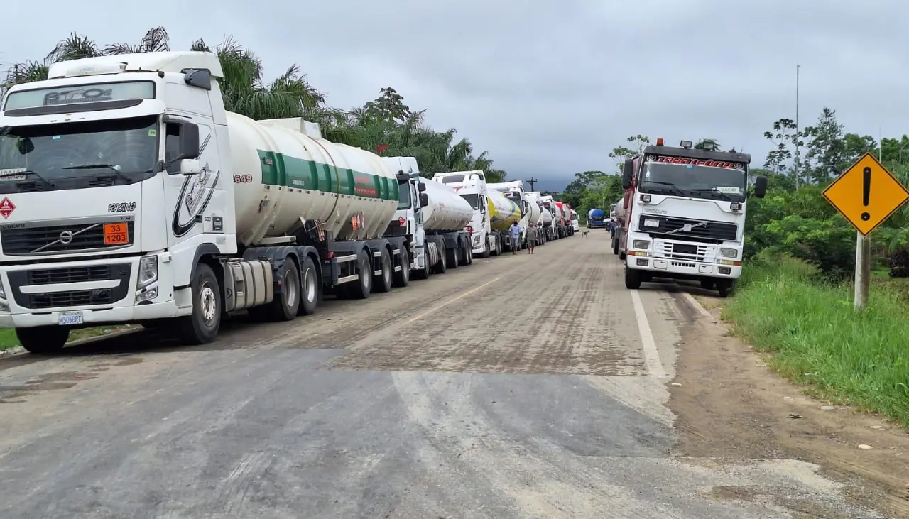 Ministro Justiniano dice que el consumo de diésel en el país disminuyó cerca del 40% y apunta al contrabando