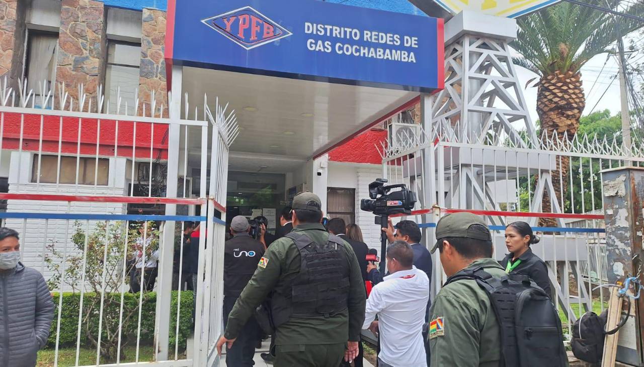 Fiscalía investiga a dos funcionarios de YPFB sospechosos de direccionar una licitación