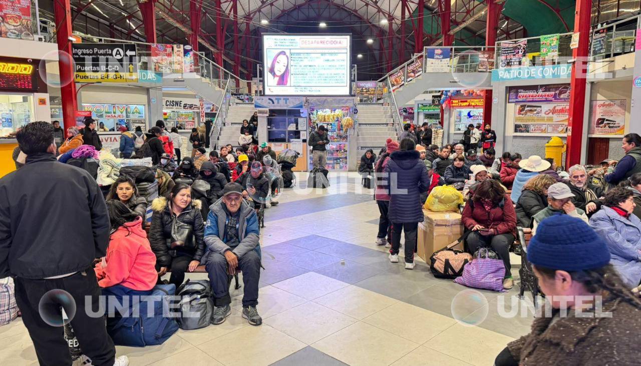 “Hay pasajeros, pero no hay diésel”, reclaman desde las terminales de La Paz y El Alto 