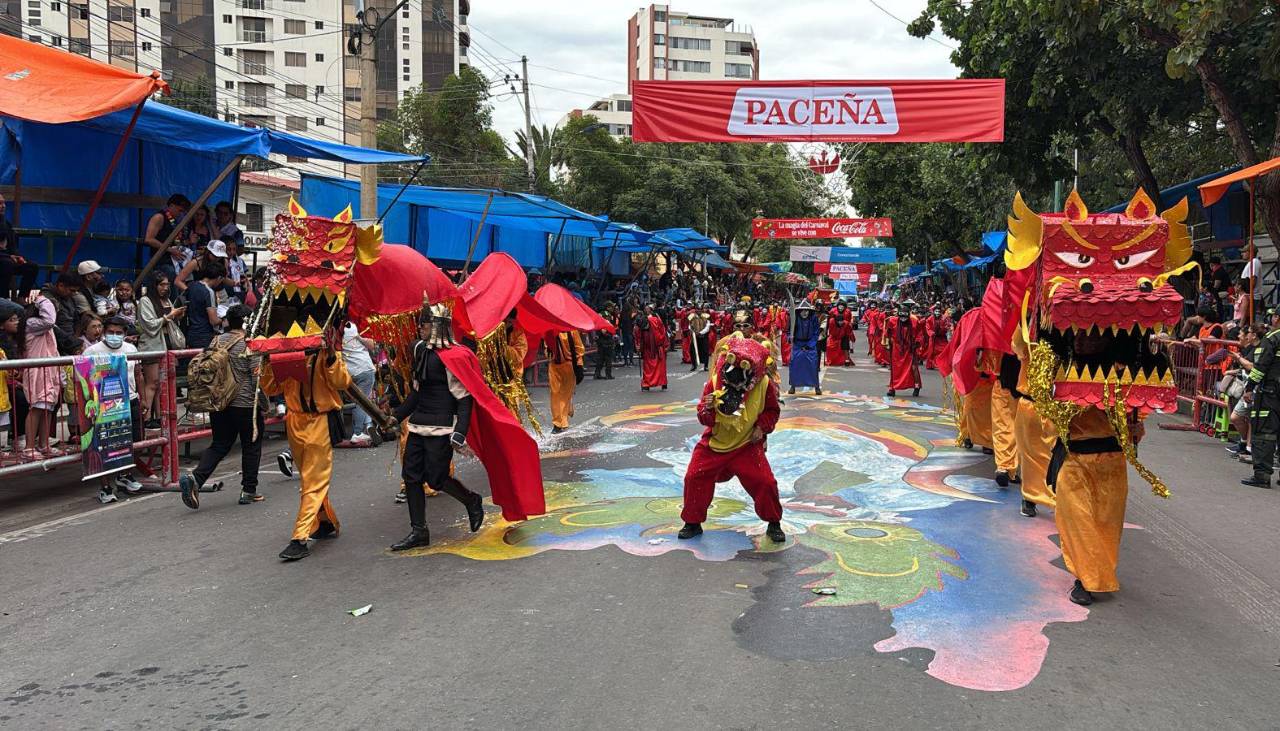 Corso de Corsos: Bloque militar derrocha alegría con creativos disfraces 