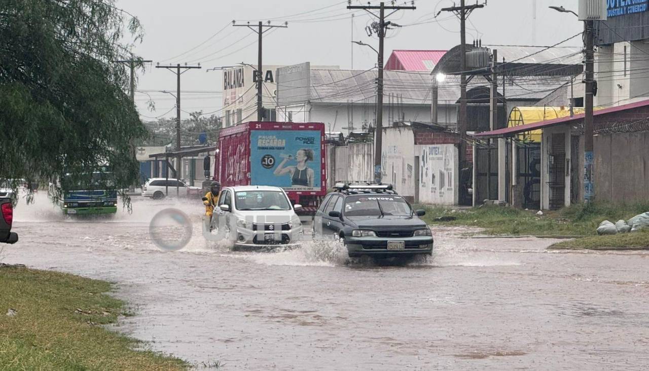 Una persistente lluvia afecta a Santa Cruz desde la madrugada ¿Hasta cuándo lloverá?