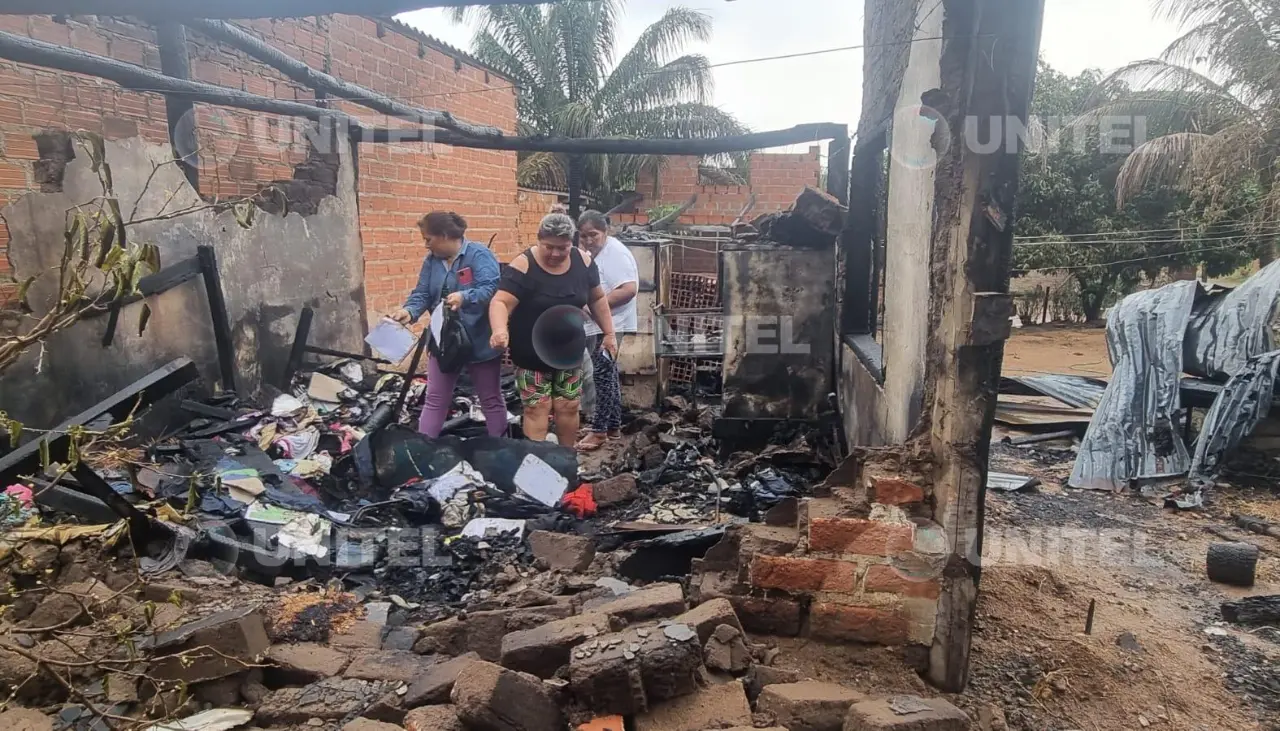 Madre vendía gasolina para ayudar a su familia, pero un galón se incendió con sus hijos durmiendo en su cuarto