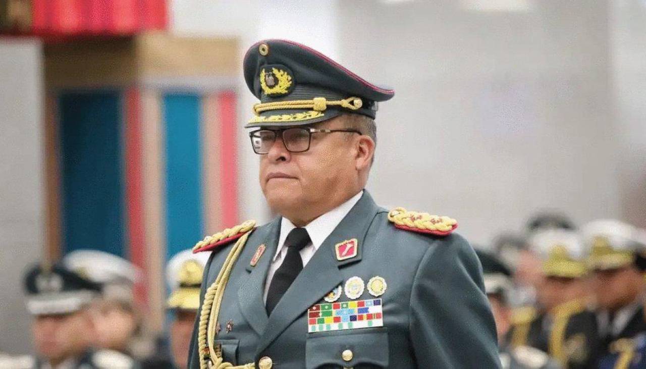 Jefe del Ejército dice que Evo no puede ser candidato; el líder del MAS denuncia “amenazas” 