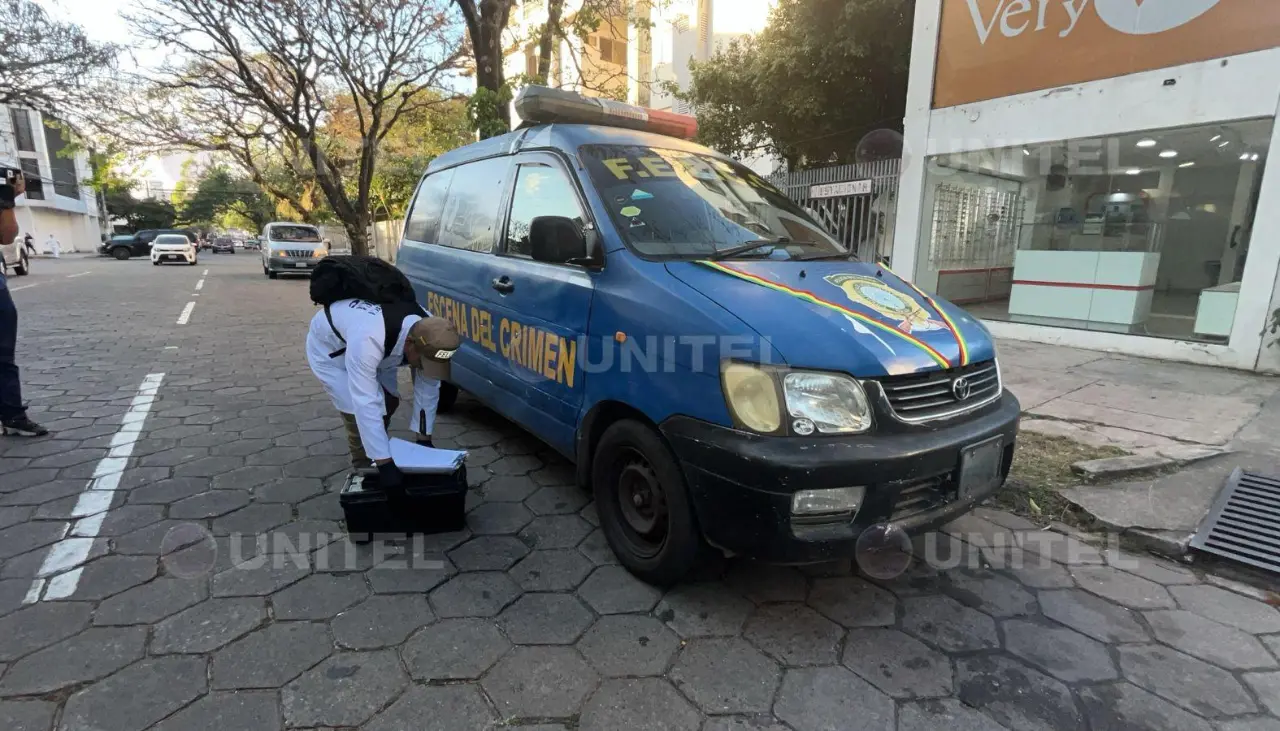 Una madre muere tras caer de un edificio y su hijo lucha por su vida en terapia intensiva 