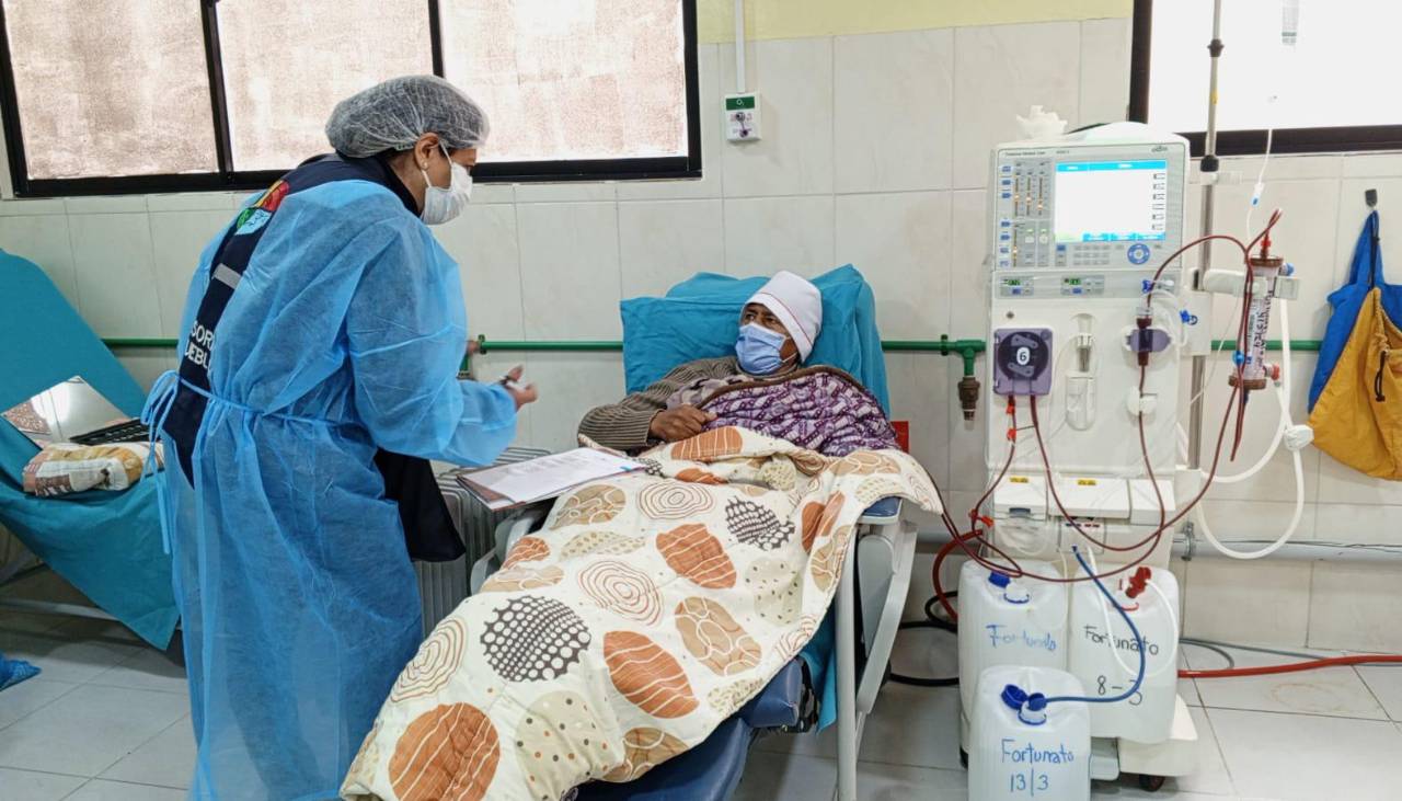 La Paz: Pacientes renales del Hospital Holandés de El Alto denuncian falta de especialistas, insumos y medicamentos