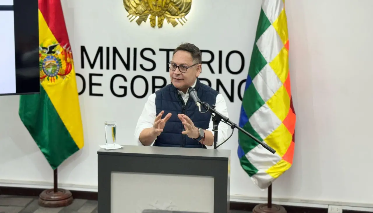 Marcha evista deja cuatro policías heridos, según informe del viceministro Aguilera