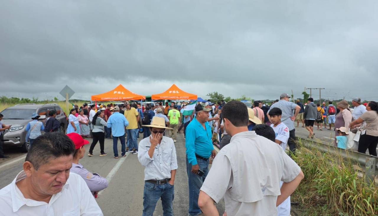 Puente de la Amistad: Productores bloquean en contra del contrabando de arroz