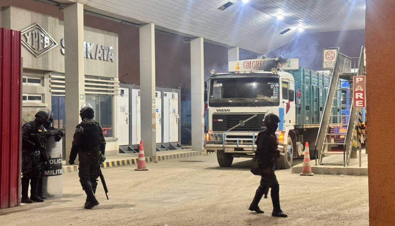 Resguardo militar en plantas de YPFB continúa este martes por el “sabotaje” denunciado por el Gobierno