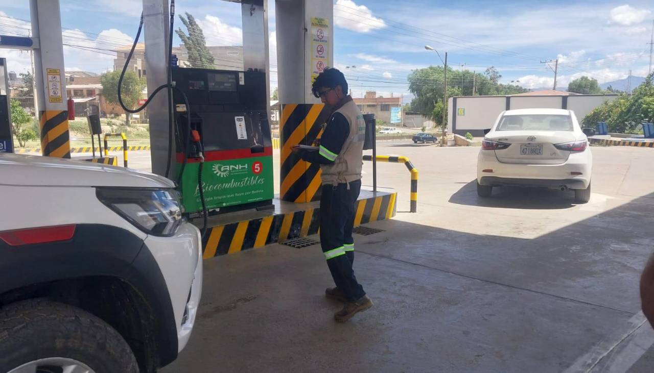 Cochabamba: ANH bloquea temporalmente alrededor de 50 placas de vehículos por carga repetitiva de combustible