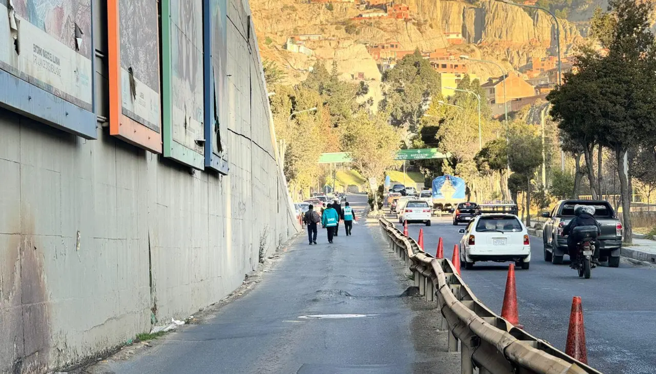 Viaducto de la Costanera cerrado: Alcaldía paceña busca responsables de filtraciones y asegura reparaciones