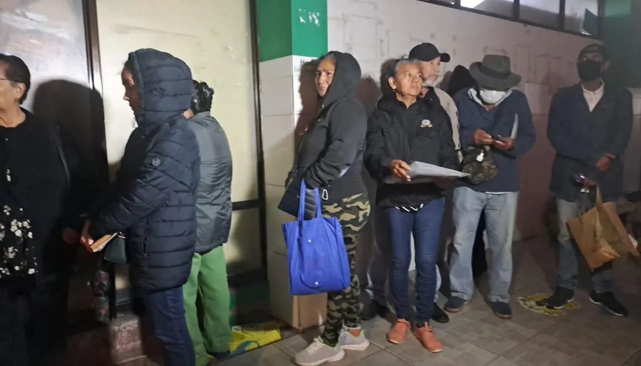 Trabajadores de salud otra vez cumplen paro de cinco días en Santa Cruz para exigir pago de bono de vacunación