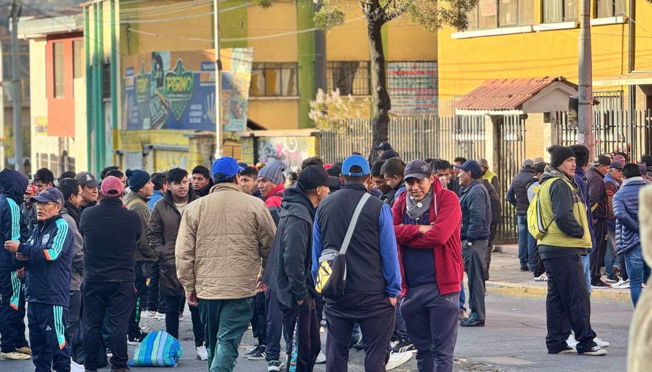 Bloqueos y marchas del transporte paralizan parte de La Paz, esta vez por combustibles