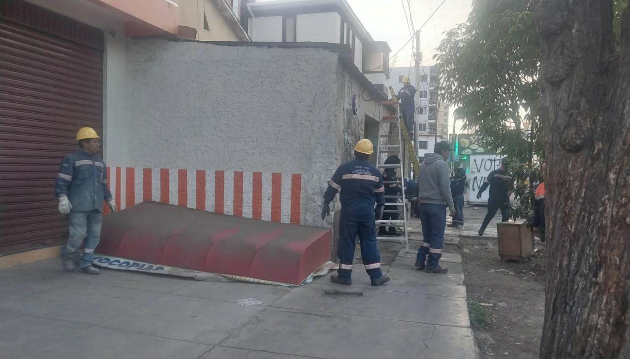 Cochabamba: La ampliación de la avenida Oquendo avanza con el retiro de estructuras de negocios