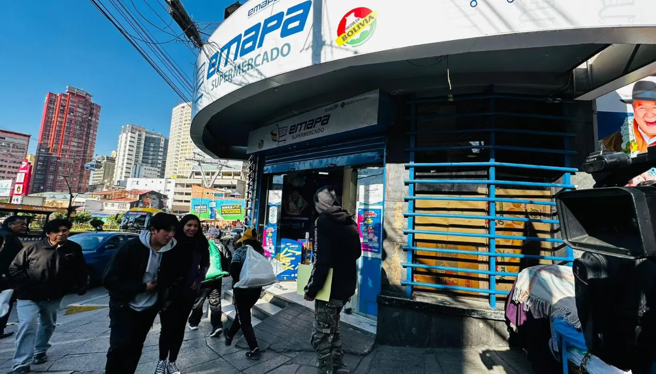 “Está muy caro”: Familias reportan que el precio del pollo continúa elevado en agencias de Emapa de La Paz