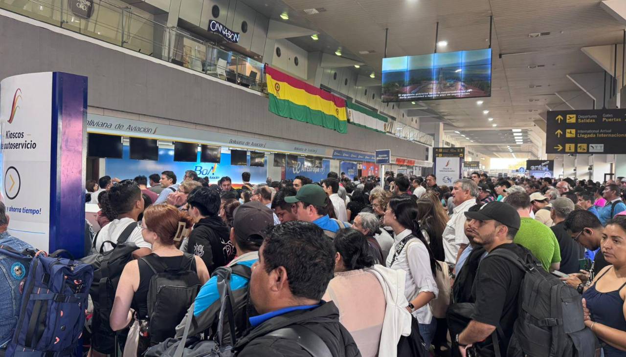 Se reanudan los vuelos tras incidente en Viru Viru y se genera aglomeración de pasajeros
