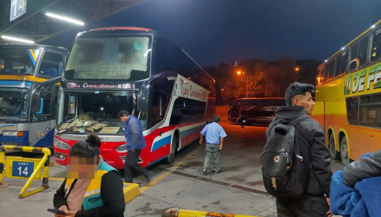 Transporte interdepartamental en Cochabamba reporta que solo el 5% de buses opera ante la falta de combustible