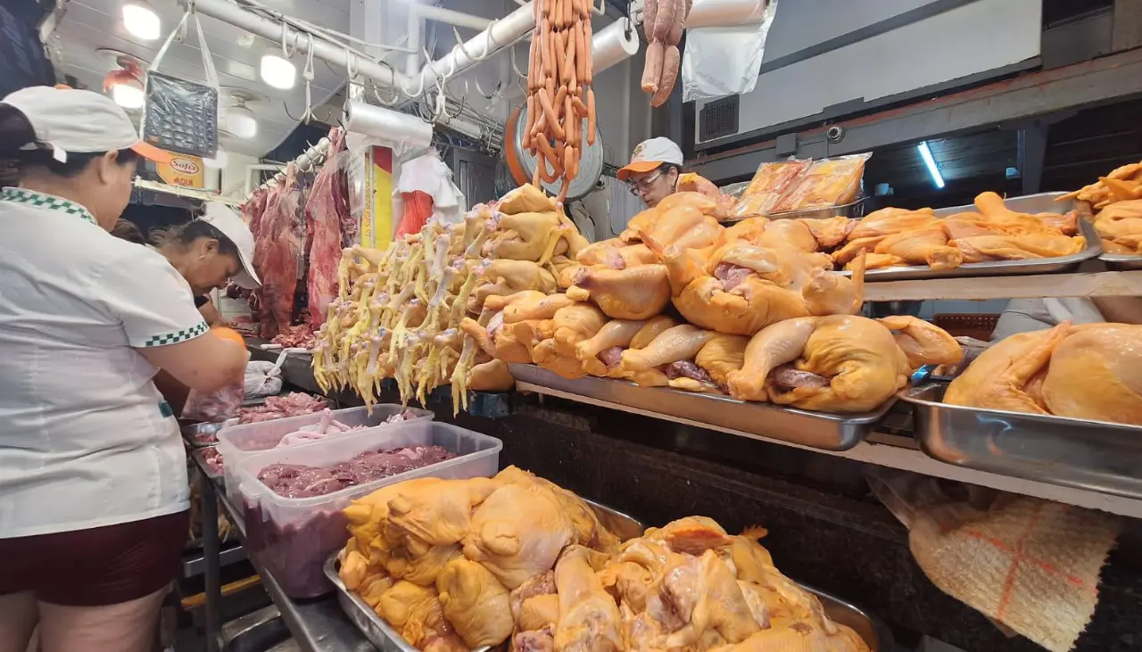 Los precios del queso, pollo y huevo siguen en alza en mercados de La Paz y Santa Cruz