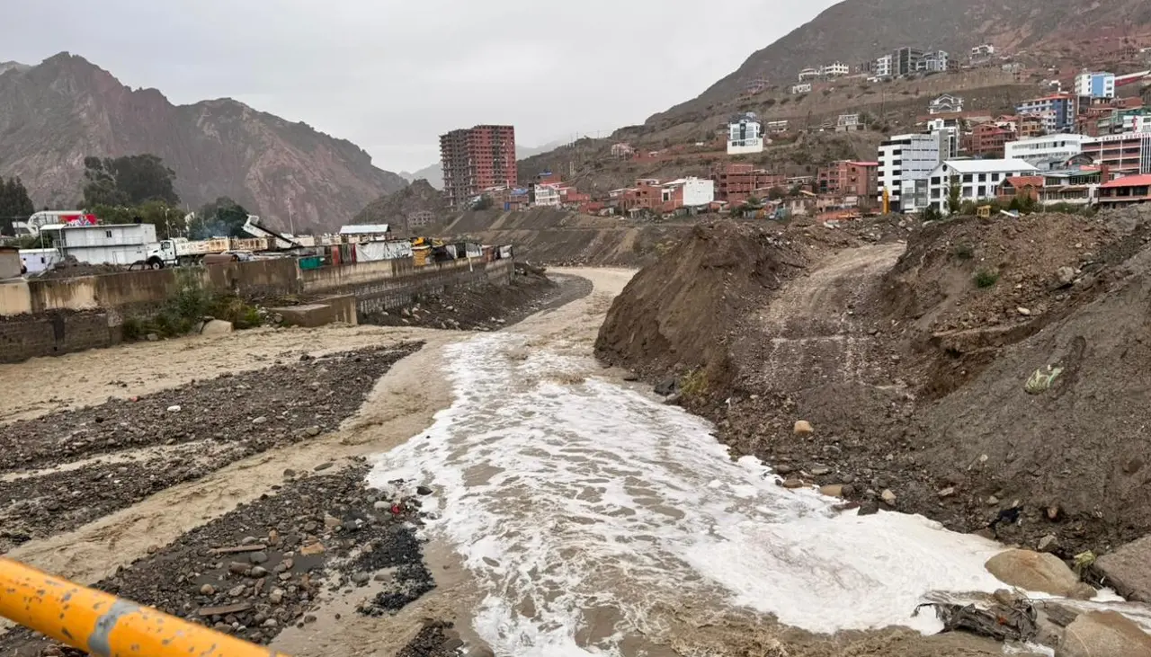 Alcalde paceño alerta sobre incremento del nivel de agua en los ríos ante las intensas lluvias