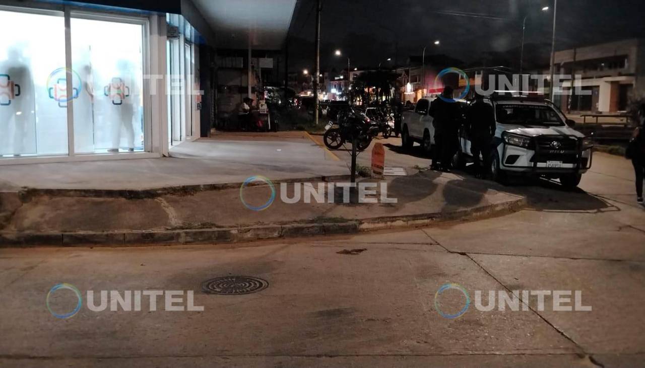 Delincuentes armados atracan una farmacia en la zona de Los Lotes 