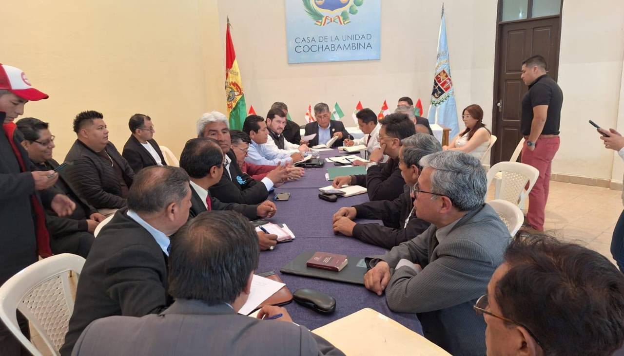 Cívicos del país se reúnen en Cochabamba para abodar el DS 5676 y el 50/50