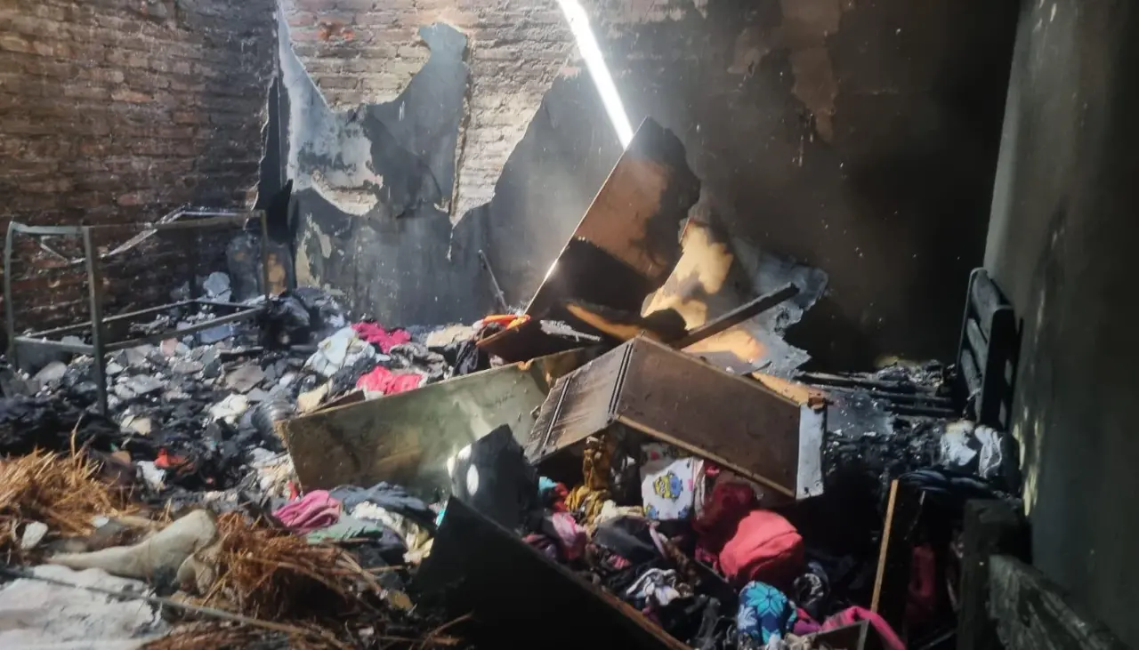 Santa Cruz: Fuego consumió una vivienda que habitaba una madre y sus tres hijos 