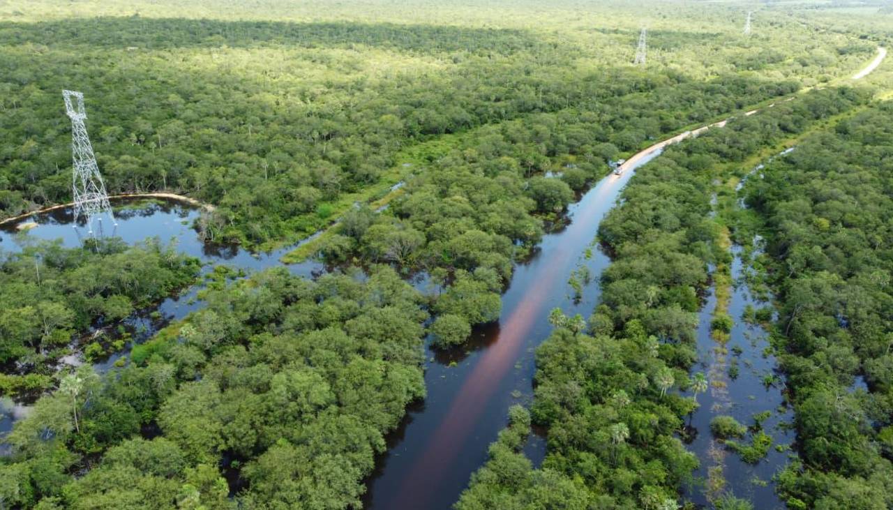 Señalan que acumulación de material sólido bajo el puente del río San Julián provocó inundación al este de Santa Cruz