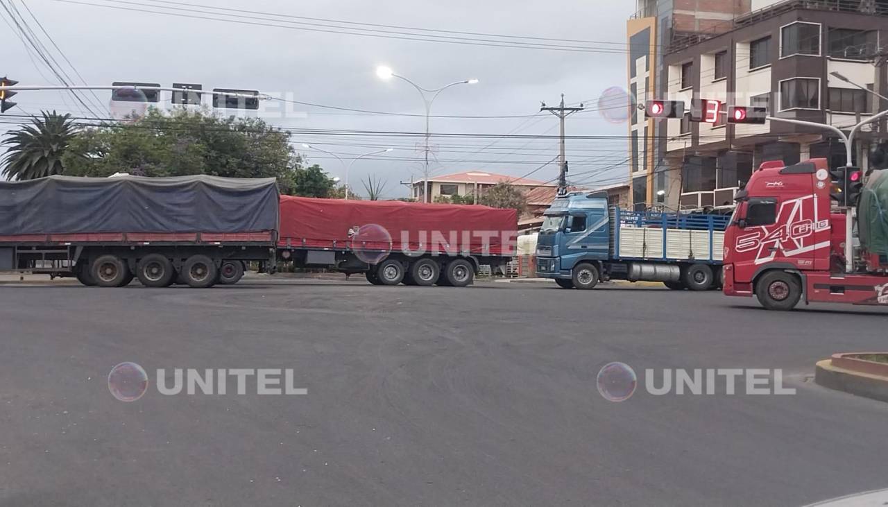 Cochabamba amanece en medio de paro de panificadores y bloqueos en demanda de diésel