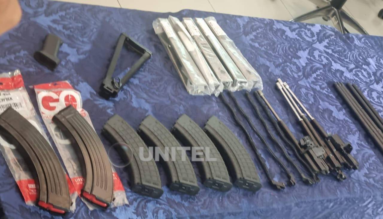 Las armas halladas en Viru Viru llegaron como equipaje desde EEUU y hay un prófugo, dice el ministro de Gobierno