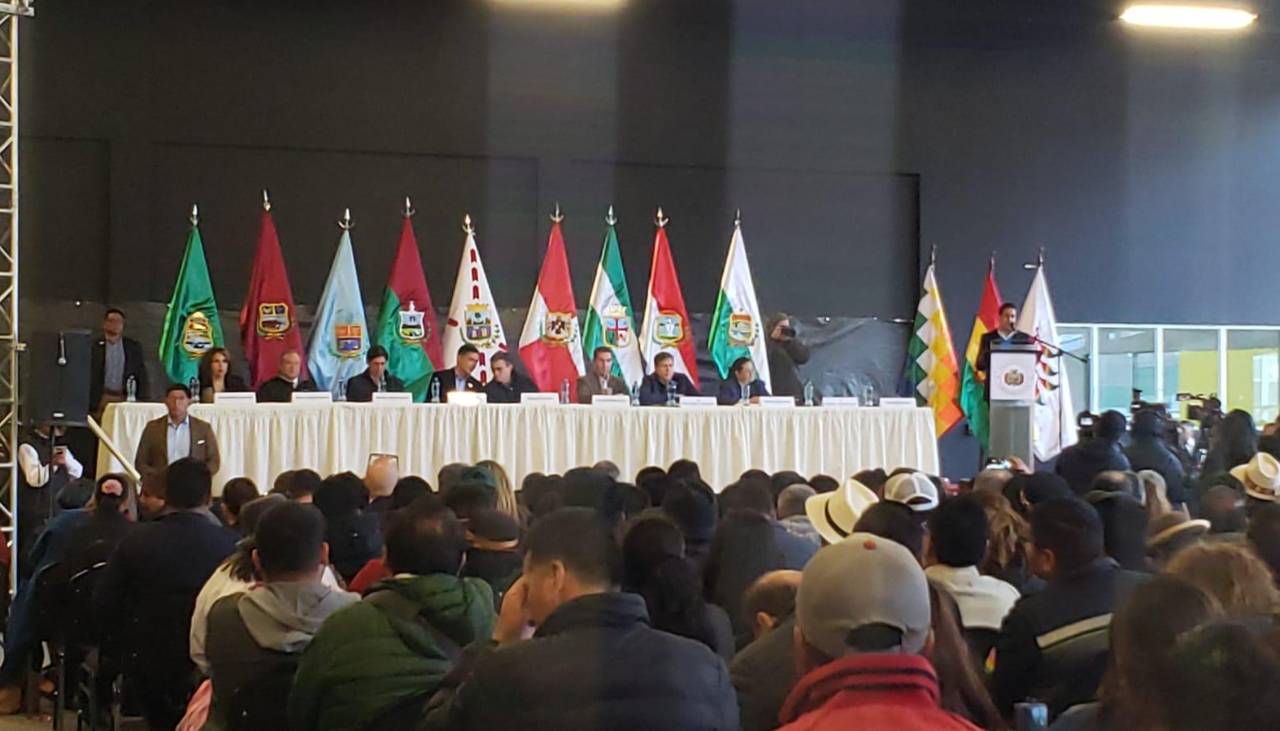 Consejo Económico y Social se desarrolla con presencia de Paz y sin sectores movilizados que exigen su renuncia