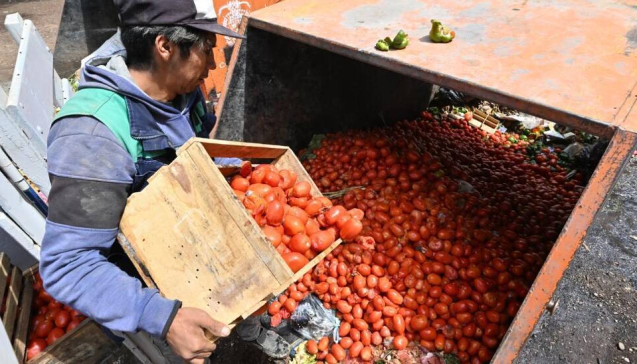 Algunas verduras y frutas subieron de precio y no llegan a Cochabamba y La Paz por los bloqueos, dicen vendedoras