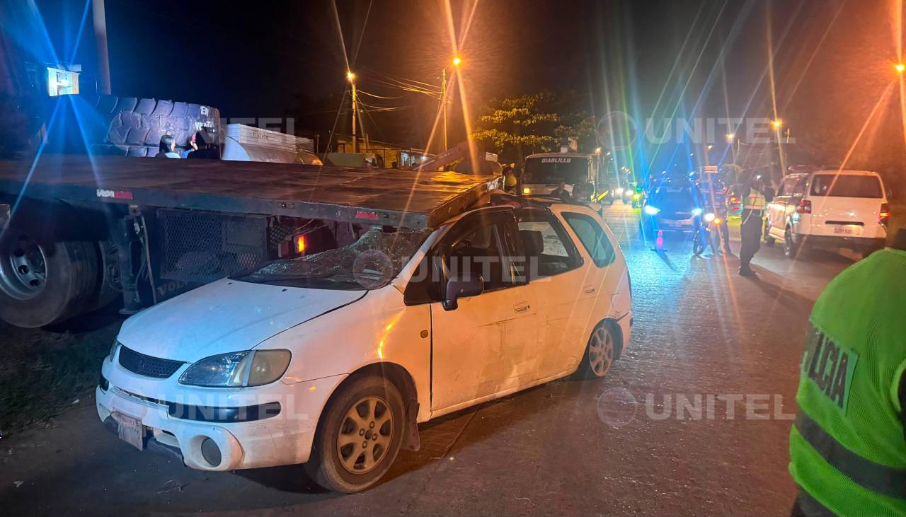 Mujer, acompañante del chofer, muere tras choque de una grúa que retrocedía