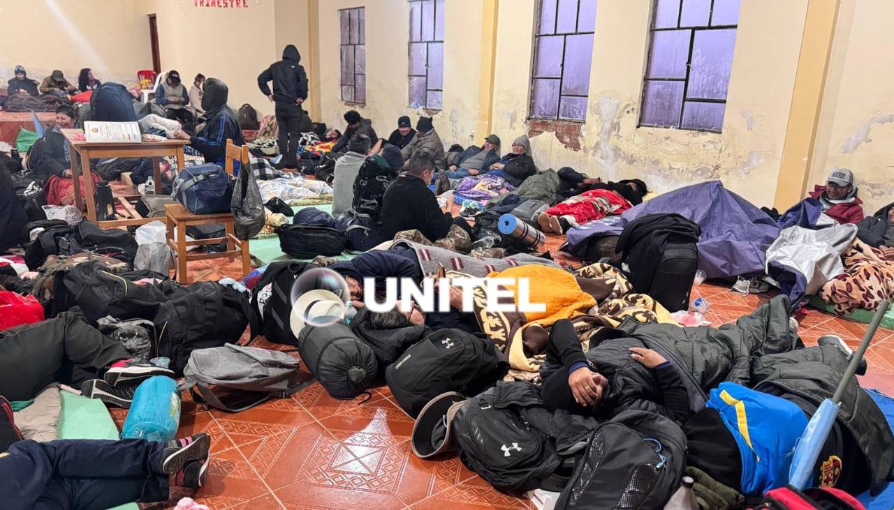 Los maestros no retroceden y retoman la marcha para exigir el incremento salarial en su segundo día de movilización