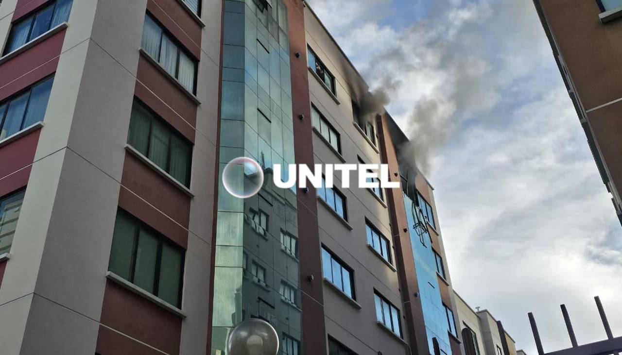 Se registra un incendio en un edificio de la zona de Obrajes en La Paz 