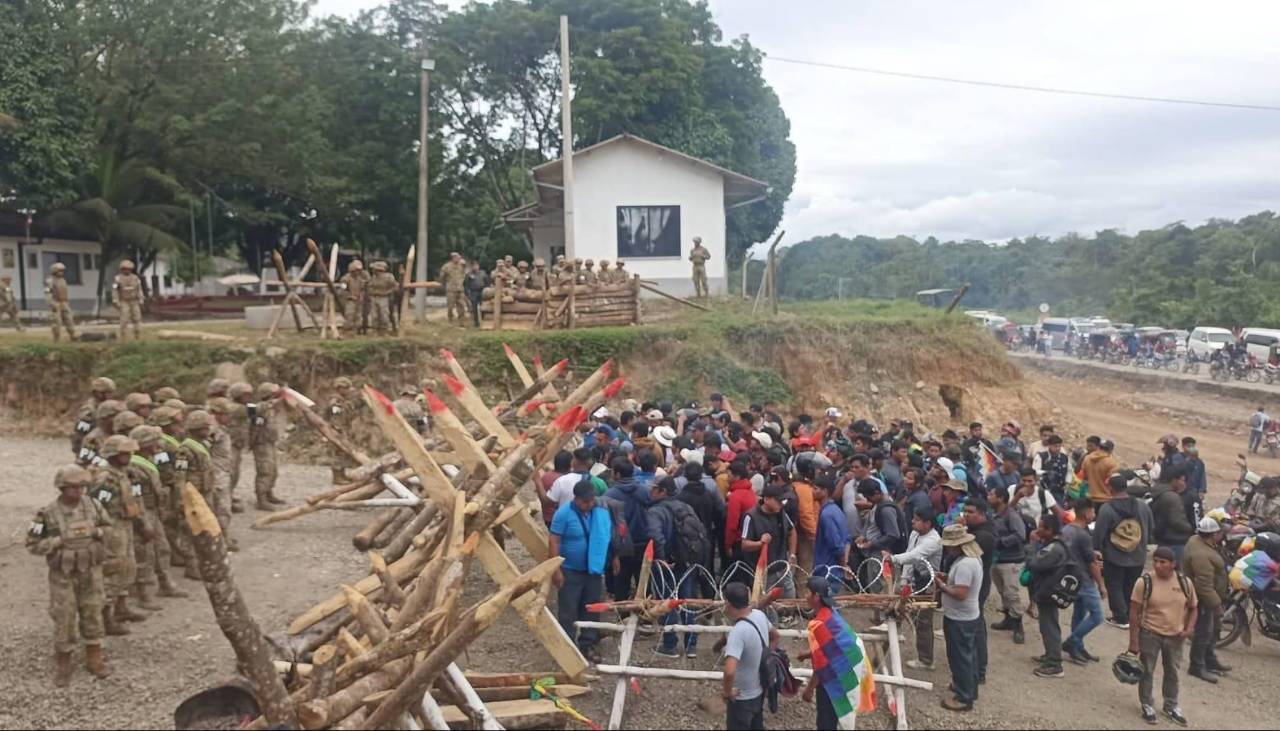 Cocaleros masifican vigilia en la novena división en el trópico de Cochabamba