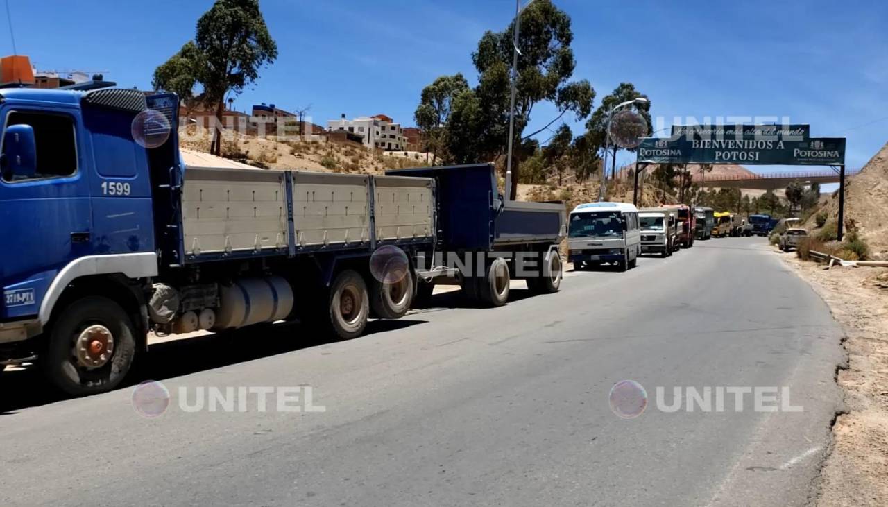Choferes en Potosí se declaran en emergencia por falta de diésel en el país y advierten con medidas de presión 