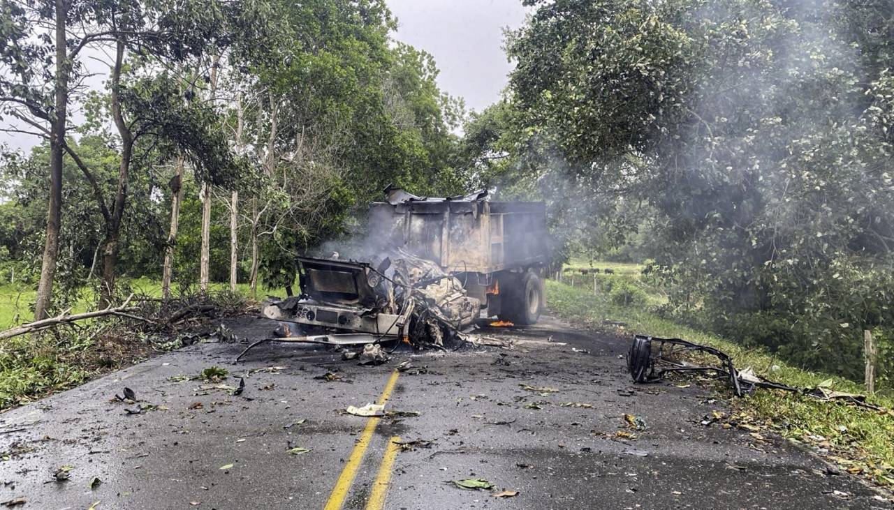 Ataque del Ejército de Liberación Nacional que mató a 2 soldados e hirió a 26 “cierra un proceso de paz con sangre”, dice Petro