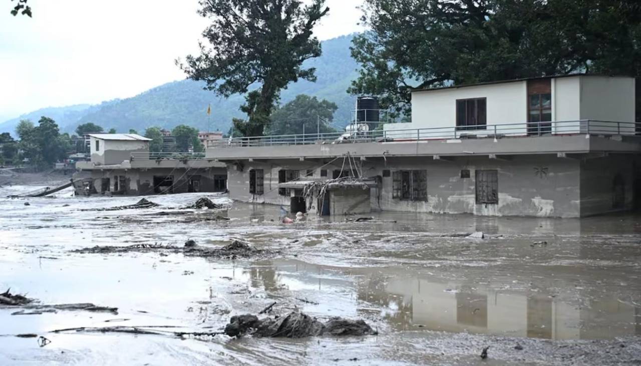 Suben a casi 100 los muertos tras la riada en Nepal y más de 700 personas desaparecidas