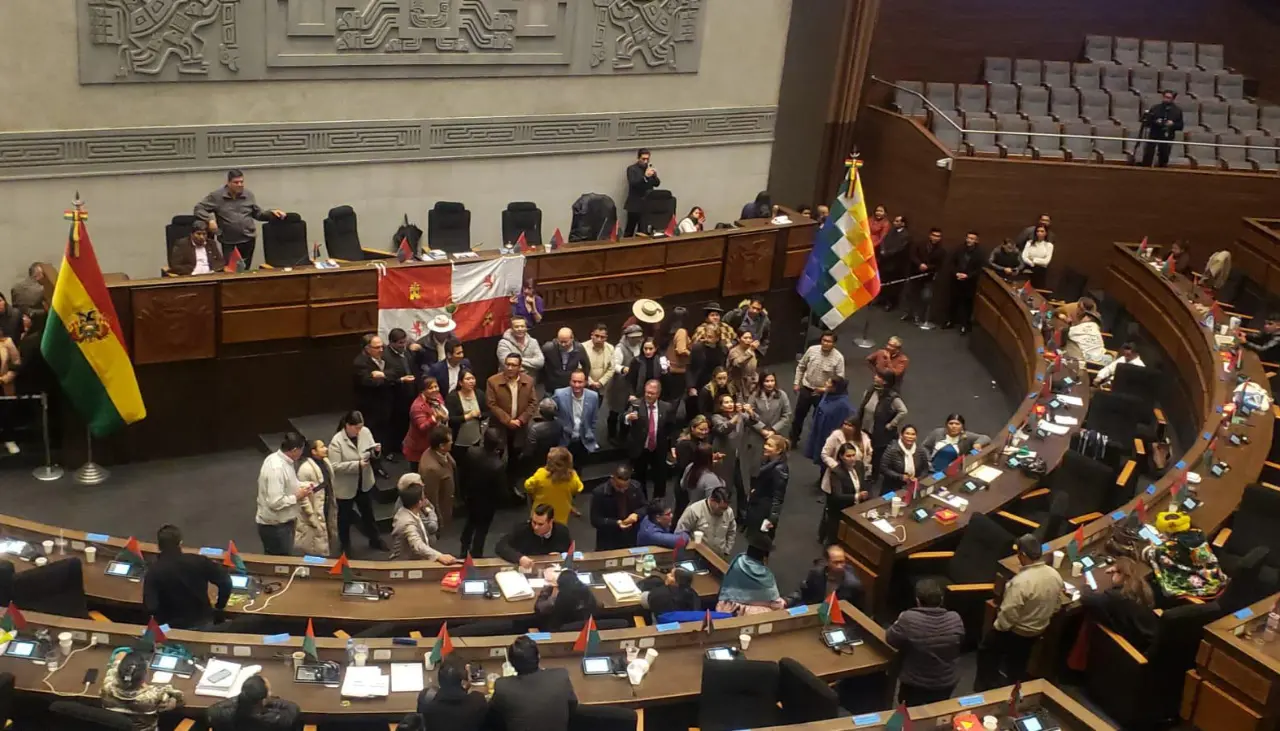 Por los incidentes, la sesión de Diputados por el contrato de litio con la china CBC se suspende “sin fecha ni hora”