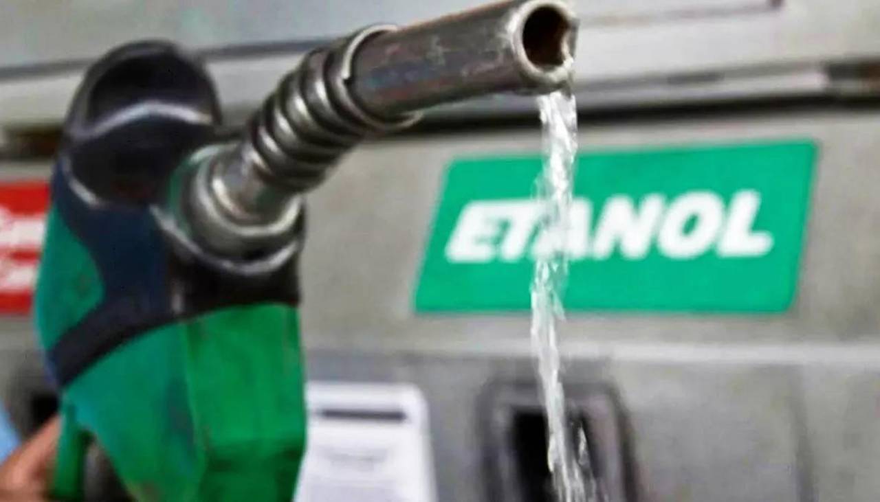 Automotrices apoyan ampliar la oferta de combustible mezclado con etanol