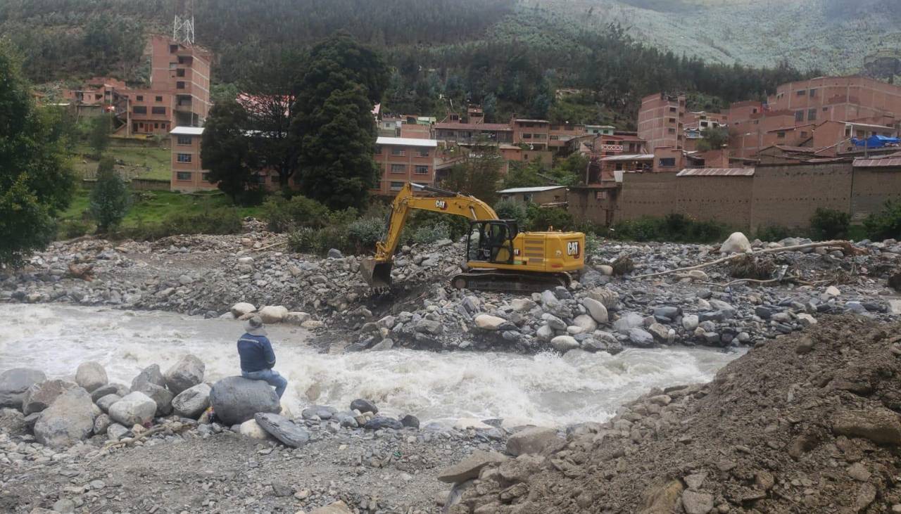 La Paz: Realizan trabajos de limpieza y encauce de ríos tras riada que afectó a varias familias en Quime 