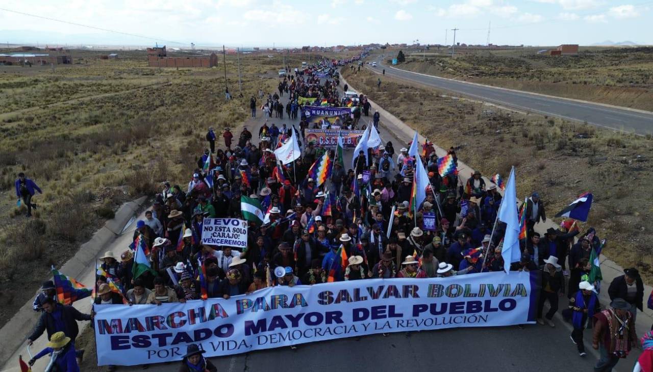 Marcha evista llega a Lahuachaca y Morales llama a su dirigencia para evaluar la movilización 