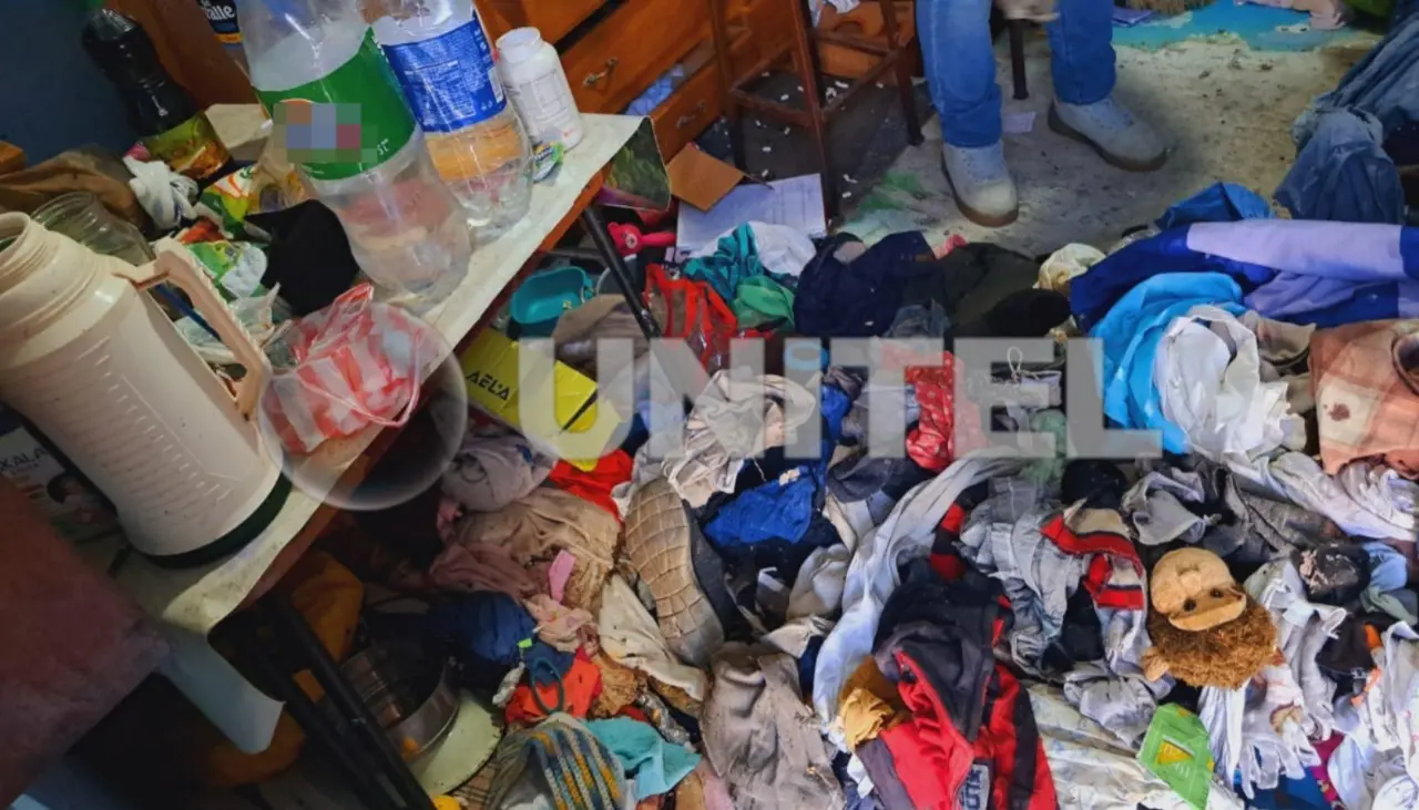 Rescatan a niños de entre medio de desechos cuando buscaban a sus padres, acusados por violencia