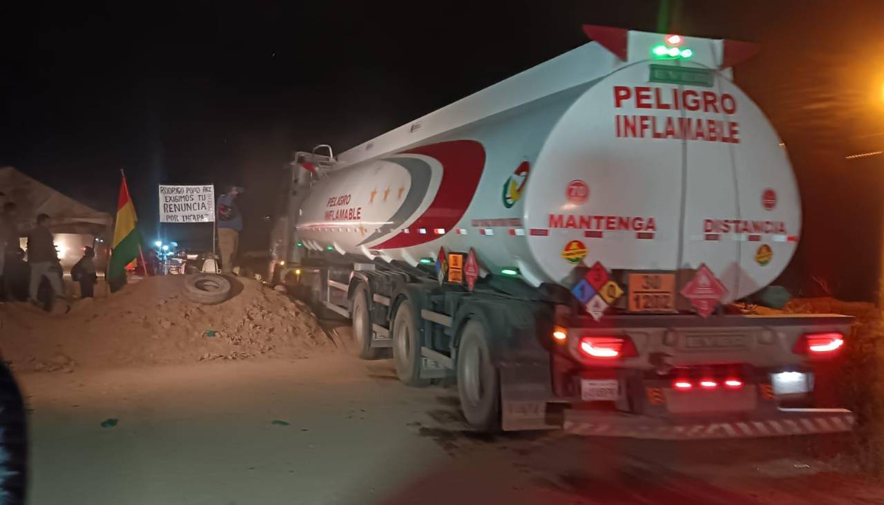 Santa Cruz: Dictan cuarto intermedio en el bloqueo instalado en San Julián