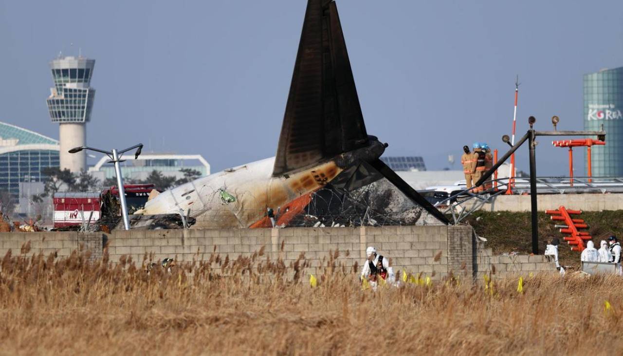 Accidente de avión en Corea del Sur dejó 179 muertos y dos sobrevivientes, según servicios de emergencia