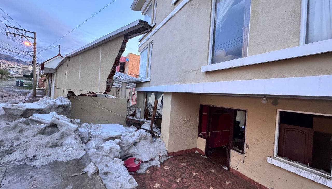 “El granizo era de dos metros de altura”: Colapsa una vivienda y otra queda con graves daños por la “tormenta con granizo” en La Paz
