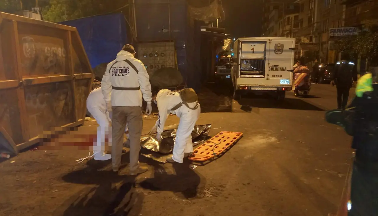 Hallan a un hombre sin vida en plena vía pública, se presume que fue degollado